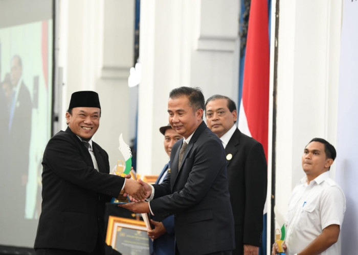 Kabupaten Cirebon Raih Penghargaan Daerah Informatif pada Anugerah Keterbukaan Informasi Publik Tingkat Jabar 