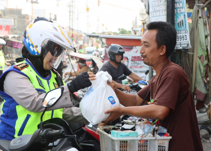 Edukasi Masyarakat, Polresta Cirebon Gelar Patroli Zebra Lodaya 2024 dan Bagikan Baksos