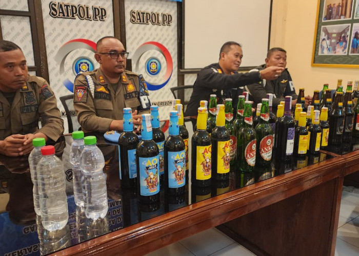 Satpol PP Kabupaten Cirebon Sita Ratusan Botol Miras Ilegal Jelang Natal dan Tahun Baru