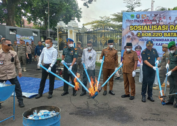 Pemkab Majalengka Musnahkan 2,6 Juta Batang Rokok Ilegal