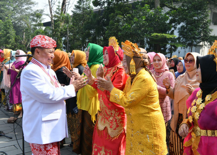 HARI GURU: Pemdaprov Jabar Beri Pelatihan 50.000 Guru Penggerak 