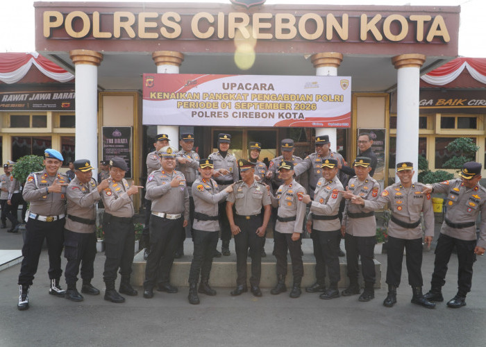 Dua Personel Polres Cirebon Kota Naik Pangkat Pengabdian, Kapolres: Jadi Motivasi bagi Anggota