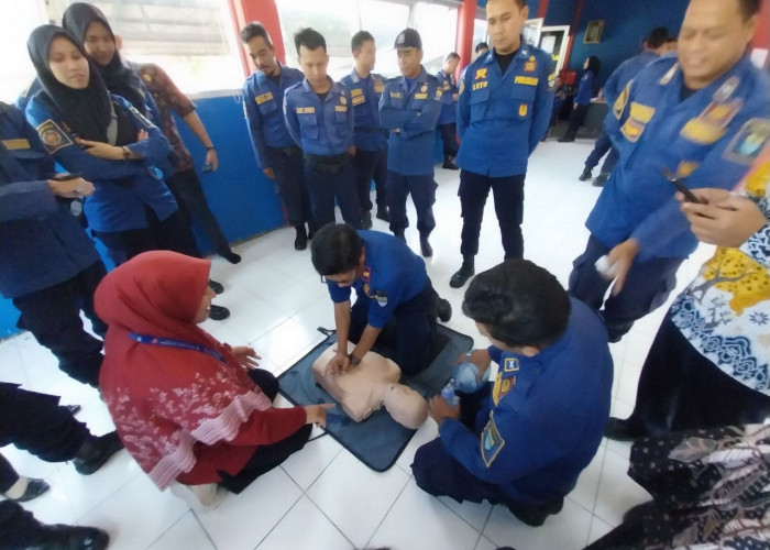 DPKP Kota Cirebon Bekali 129 Personel Damkar dengan Pelatihan Bantuan Hidup Dasar
