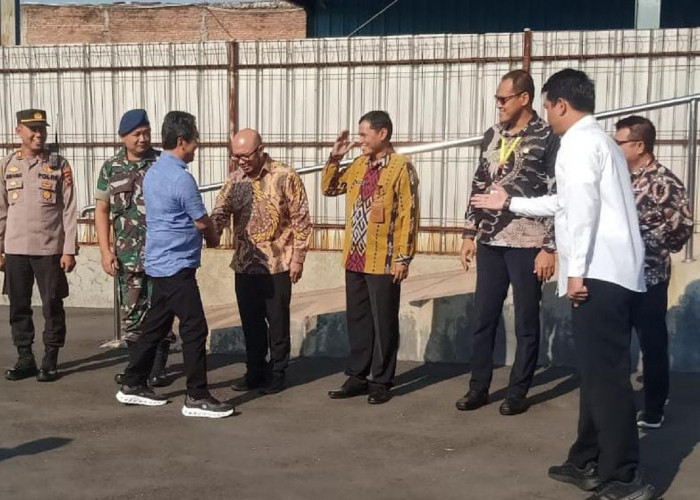Menteri Perikanan dan Kelautan Mendarat di Bandara Cakrabhuana Penggung, Ternyata Cuma Parkir