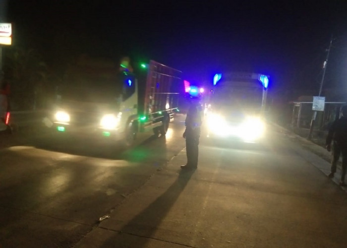Jalan Pantura Indramayu Macet Parah Imbas Perbaikan Jalan di Losarang, Polisi Siaga Atur Lalin