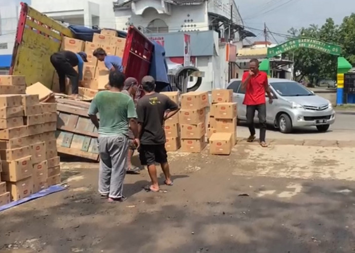 Truk Barang Kecelakaan di Jl Rajawali, Dipicu Gorong-gorong Ambles, Ternyata Bukan Kejadian Pertama