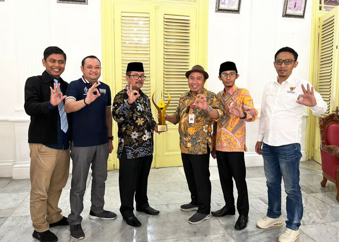 Mantap! Kabupaten Cirebon Raih Trofi Penghargaan Badan Publik Informatif