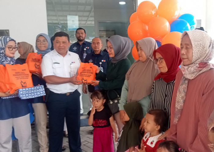 Ratusan Ibu Hamil dan Balita Terima Bantuan makanan tambahan (PMT) PT KAI Daop 3 Cirebon