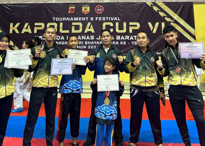 Karateka Polresta Cirebon Raih Medali Emas Kapolda Cup