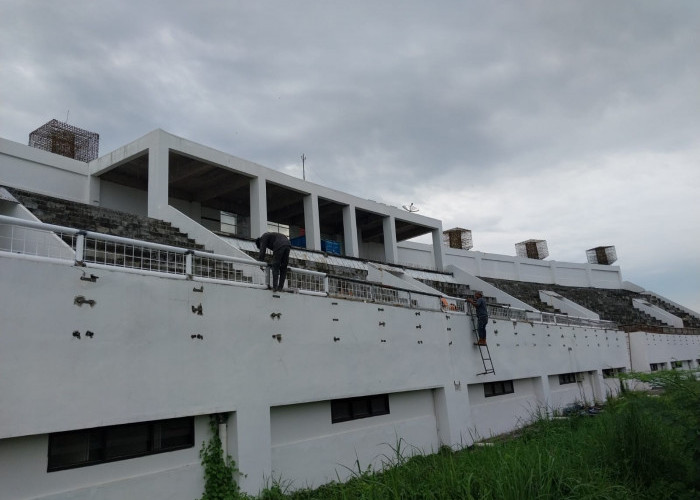 Pemagaran Tribun Barat Stadion Watubelah Rampung