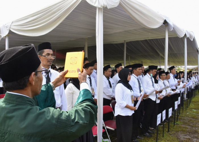 Sebanyak 1.272 Anggota PPS Se-Kabupaten Cirebon Resmi Dilantik, Bupati Imron: Kerja Secara Maksimal