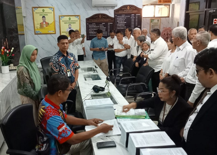 Puluhan Warga Datangi PN Cirebon Daftar Judicial Review, Ternyata Soal Ini