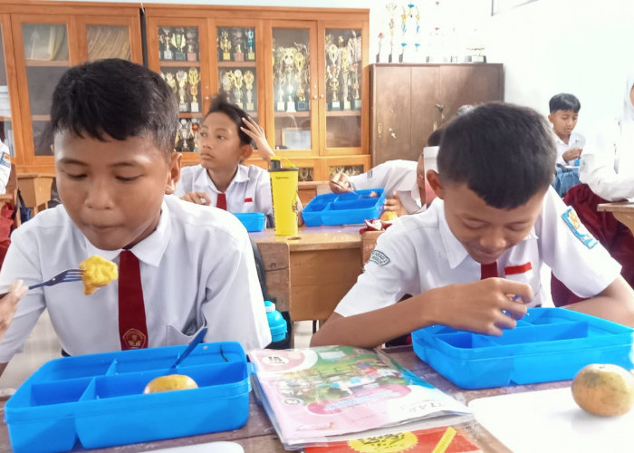 Kata Siswa SDN Sunyaragi 1 Soal Makan Bergizi Gratis: Ayamnya Enak, Tapi Kurang Banyak, Maunya Setepak