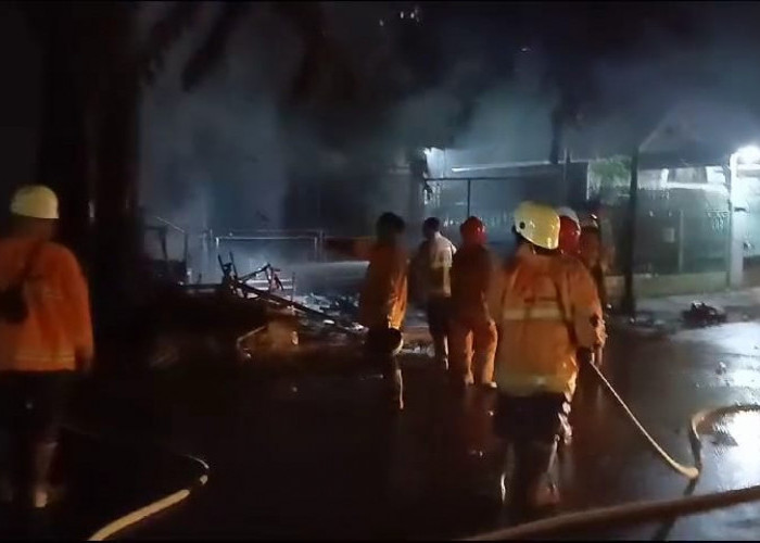 Kebakaran Ruko Jl Pulasaren Cirebon, Pemilik Belum Diketahui