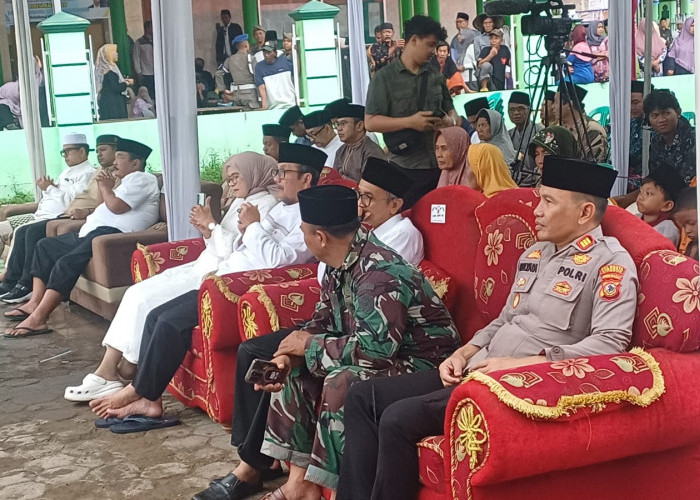 Safari Ramadan di Kalibuntu, Bupati Cirebon Serap Aspirasi dan Salurkan Bantuan