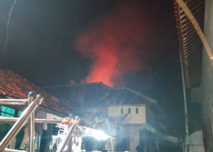 Diduga Akibat Obat Nyamuk Bakar, Kebakaran Rumah di Losari Cirebon Tewaskan Pria 71 Tahun