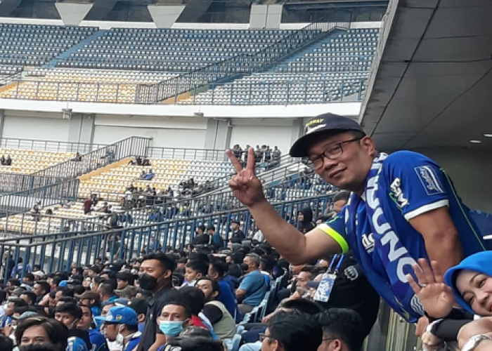 Ridwan Kamil Ibaratkan Permainan Persib Bandung Seperti Malam, Gelap