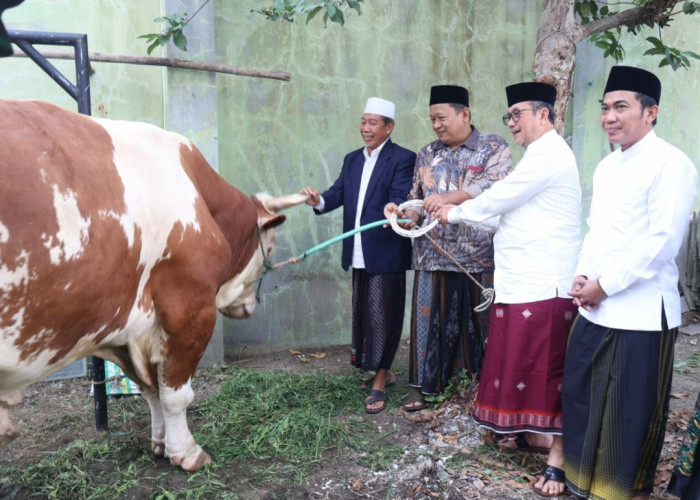 Ribuan Warga Hadiri Salat Iduladha di Masjid Agung Sumber, Ini Pesan Bupati Cirebon