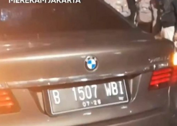 Pengendara Sepeda Motor Tewas Ditabrak Sedan BMW di Jalan Fatmawati