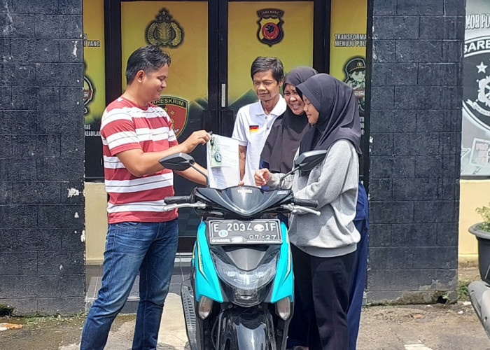 Polresta Cirebon Kembalikan Sepeda Motor yang Digelapkan kepada Sang Empunya