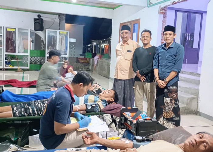 Hebat! Warga Melaksari Cirebon Donor 40 Labu Darah Usai Tarawih