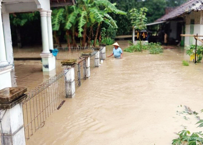 Banjir dan Longsor di Kuningan: Ratusan Rumah Terendam, Jembatan Rusak