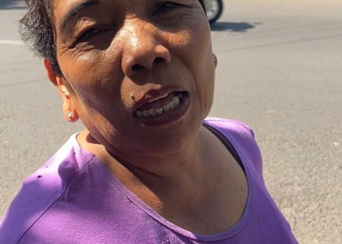 Kisah Pilu Mama Rina, Janda Penjual Bunga yang Pasrah Lapaknya Bakal Digusur Satpol PP Provinsi 