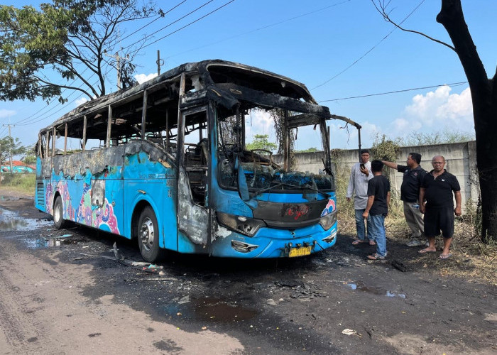 Bus Kebakaran di Rawaurip Cirebon, Sopir: Awalnya Asap Keluar dari AC