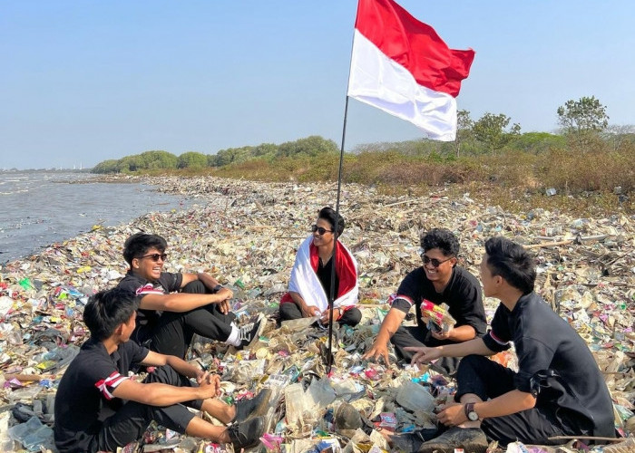 Malu, Bersih-Bersih Pantai Cirebon Digagas Orang Bandung