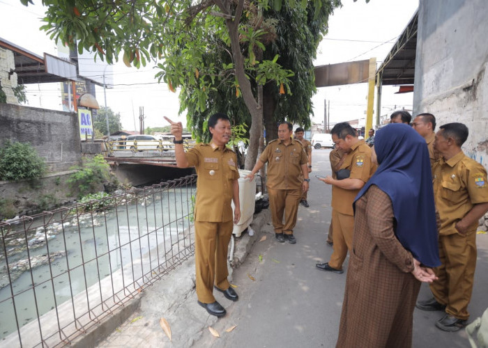 Wali Kota Cirebon Tinjau Drainase Tentara Pelajar dan Pancuran, Penyumbatan Dikebut