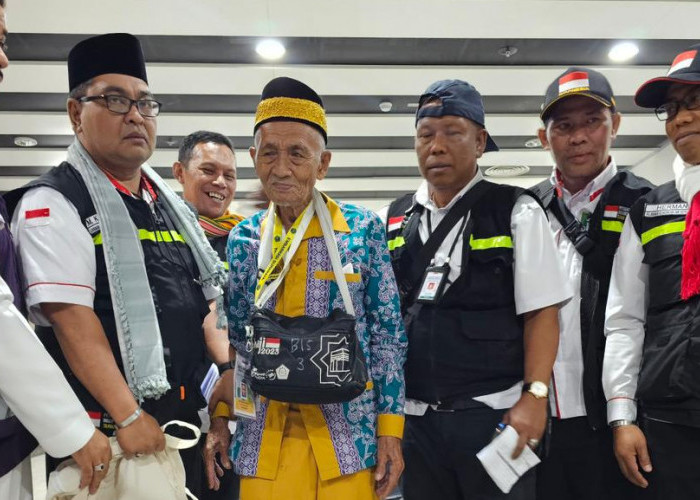 Jamaah Tertua Indonesia Sudah Tiba di Madinah, Begini Kondisinya