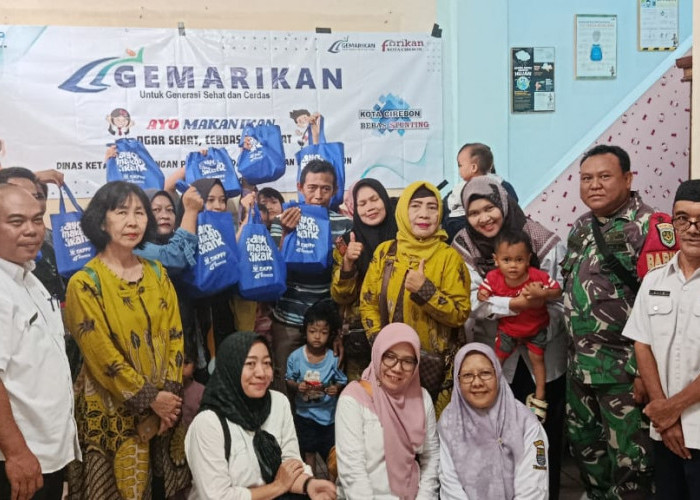 Babinsa Kelurahan Panjunan Dampingi DKP3 Kota Cirebon Salurkan Bantuan untuk Anak Stunting