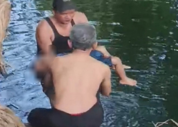 Bocah 3 Tahun Ditemukan Mengambang di Sungai Cipager Cirebon, Sempat Dikira Boneka