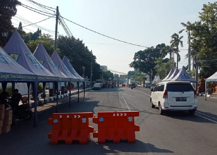 Persiapan Nobar Timnas U-23 Indonesia di Depan Balai Kota Cirebonm, Jalan Siliwangi Ditutup