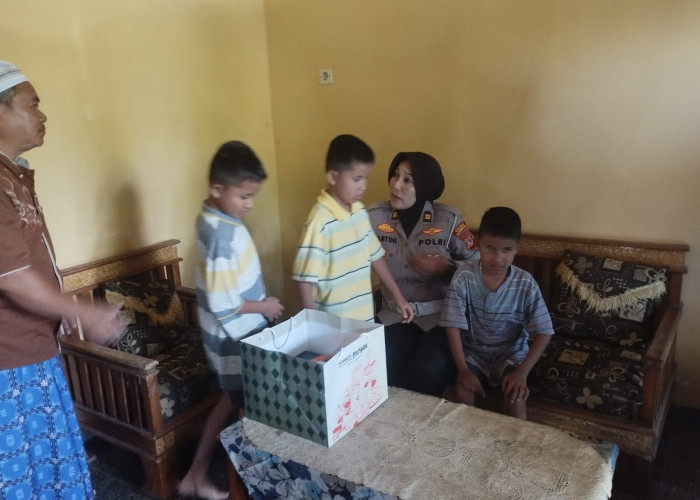 Jumat Berkah Satlantas Polres Kuningan, Bantu Tiga Anak Kembar Tunanetra Penghafal Al-Qur'an