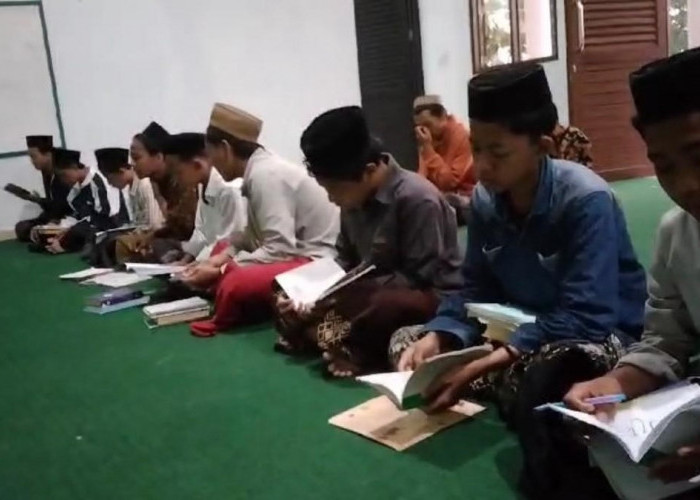 Ponpes Muallimin Muallimat At Taliem Babakan Ciwaringin Ajarkan Kitab Kunin, Begini Caranya 