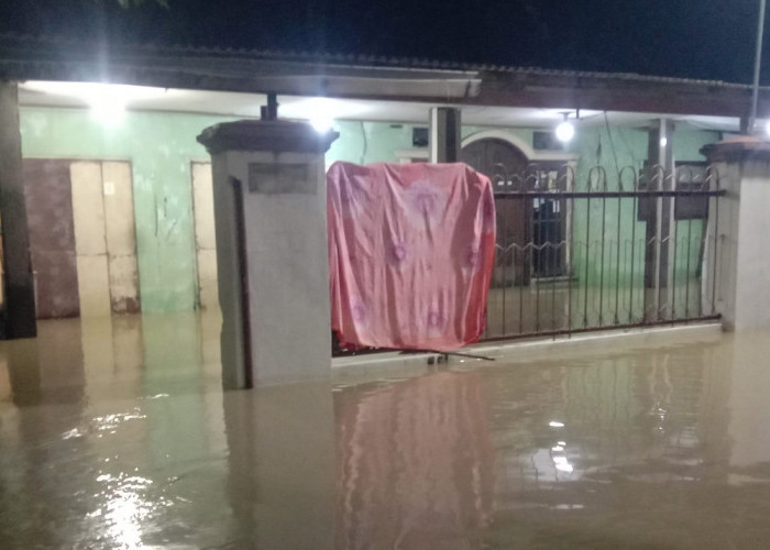 Banjir Rendam Desa Pangenan Cirebon, Air Capai 50 Cm hingga Selasa Malam