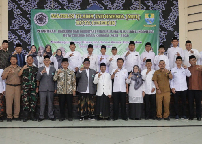 Pelantikan MUI Cirebon 2025–2030, Walikota Tekankan Peran Ulama Atasi Sampah