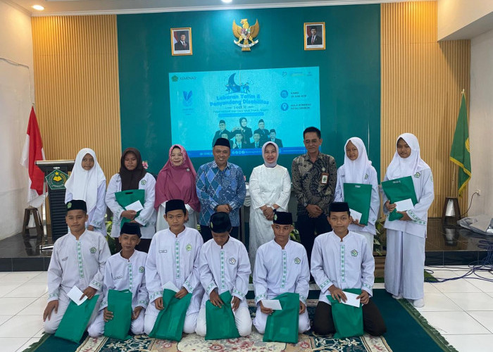 Lebaran Anak Yatim, Kemenag Kota Cirebon Salurkan Santunan untuk 300 Anak Yatim 