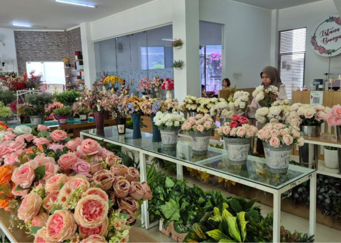 Istana Bunga Cirebon: 10 Tahun Konsisten Hadirkan Bunga Artificial Berkualitas