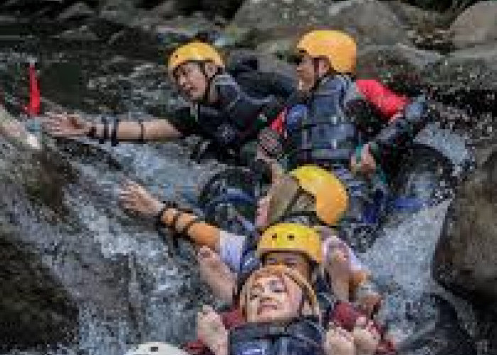 Cikadongdong River Tubing Majalengka, Sensasi Seru Wisata Air yang Memacu Adrenalin