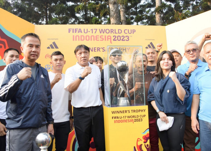 Trofi Piala Dunia U-17 Dipamerkan di Taman Cikapayang Dago Kota Bandung, Bey Machmudin Bangga