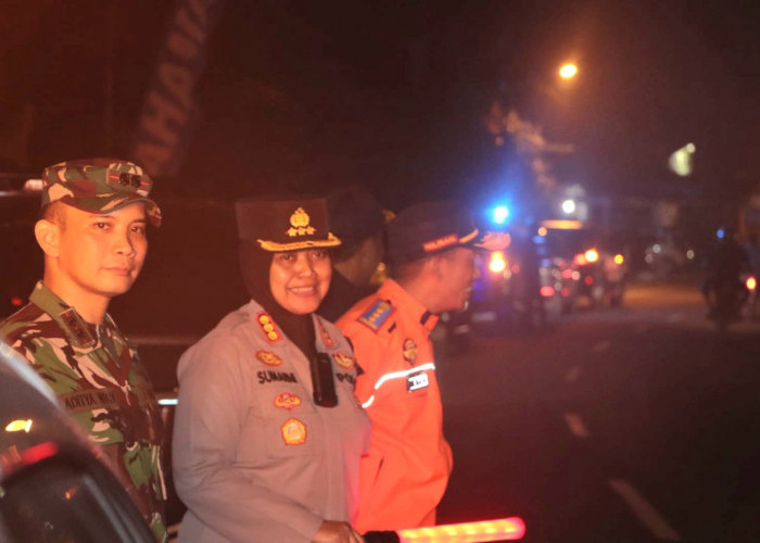 Kapolresta Cirebon Pimpin Patroli Pengamanan Malam Takbiran