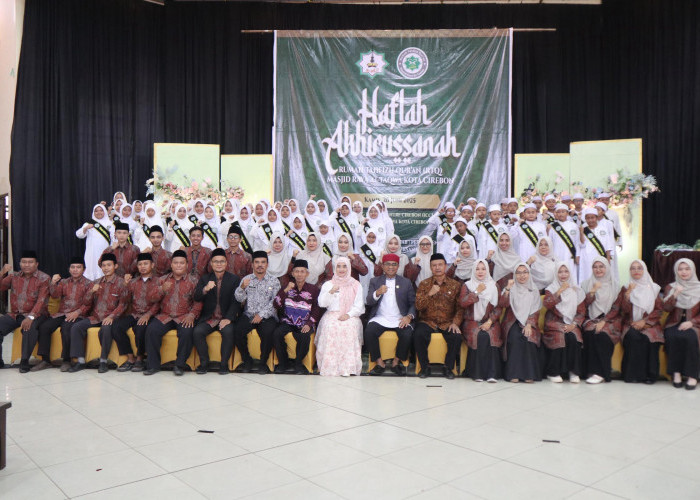 Wisuda Santri RTQ Masjid Raya At-Taqwa, Wakil Walikota Cirebon: Amalkan Isi Al-Quran Setiap Hari