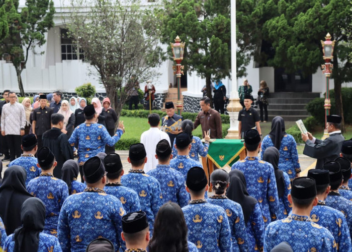Walikota Cirebon Lantik 119 PNS, Tekankan Pelayanan Publik Tanpa Birokrasi Ribet