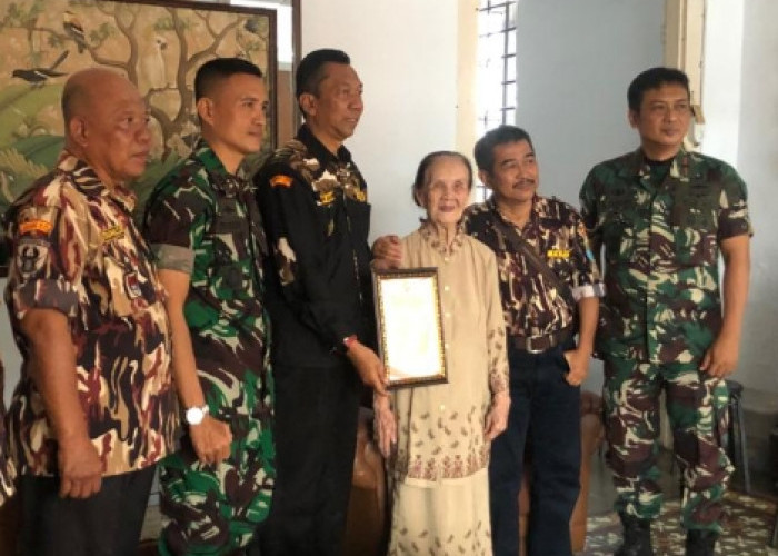 Jelang HUT RI, GM FKPPI Kota Cirebon Berikan Penghargaan kepada Pejuang dan Veteran