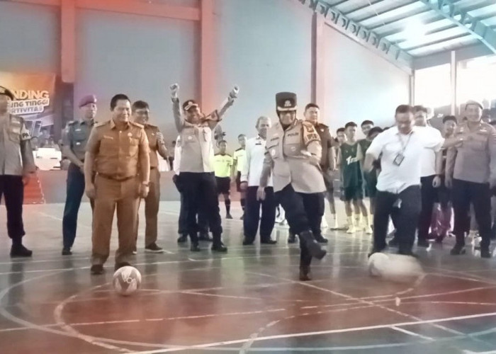 48 Tim Bersaing di Ajang Turnamen Futsal Antar Pelajar yang Digelar Polresta Cirebon