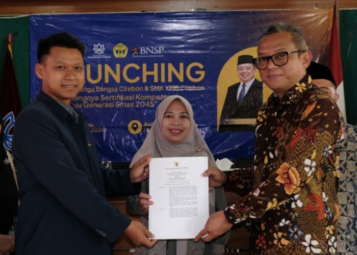 Ketua BNSP Serahkan Lisensi LSP UIBBC dan SMK YPIB Cirebon, Perkuat SDM Menuju Indonesia Emas