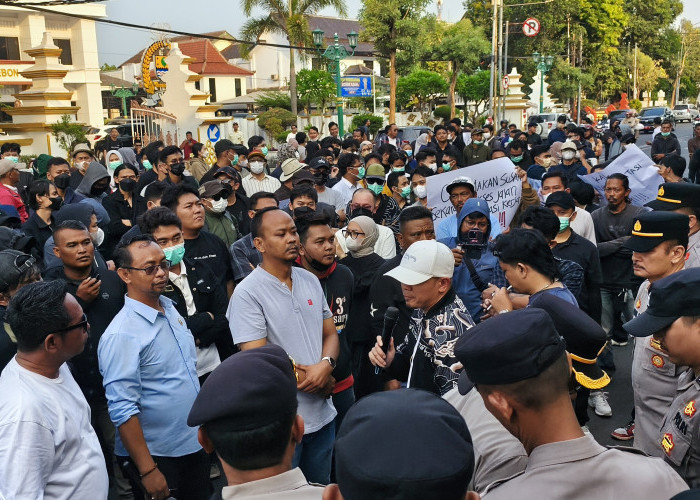 Portal Tutup Akses Warga Pabedilan, KAI dan PT DAR Saling Tak Mengakui