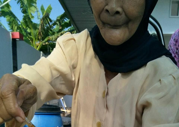 Seorang Nenek Relakan Tabungan untuk Umrah, Demi Sekolahkan Cucunya di Al Zaytun
